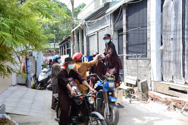 Continuing to support people in need in the Covid-19 pandemic of Hoang Phap Pagoda (series 4)
